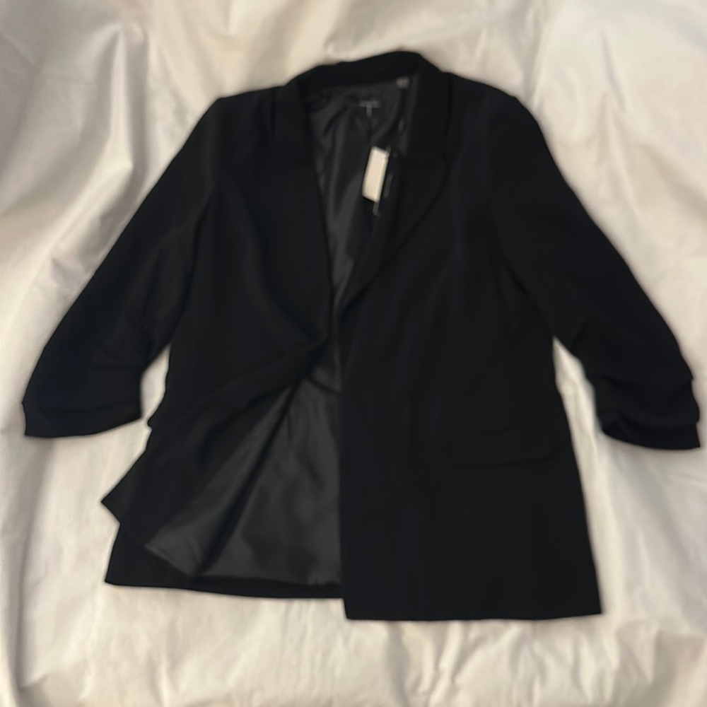 Super cute and classic black Tahiti blazer. Never worn. Tags still on!
